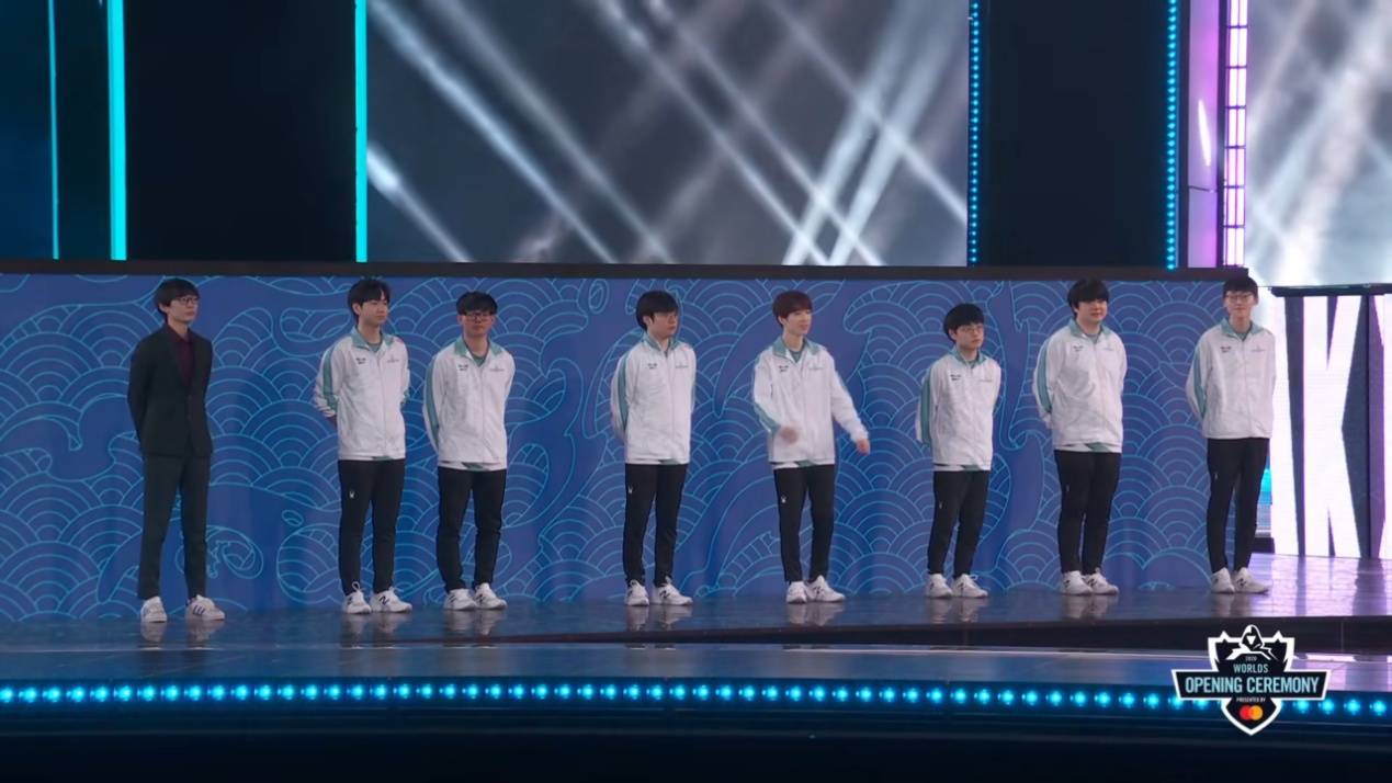 LOL外网热议，S15在中国举办，Faker受魔咒困扰，GEN拿到夺冠剧本