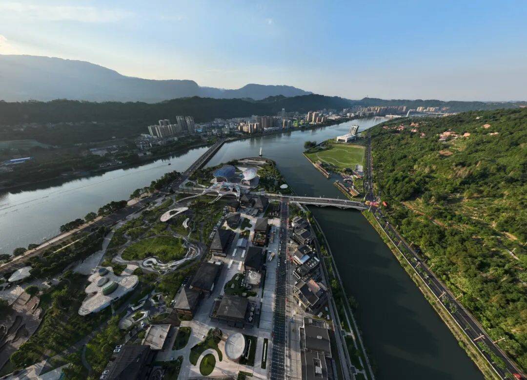 跑半马 游雨城 | “跑遍四川”总决赛为何在雨城?